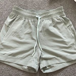Lululemon On the Fly short, size 4